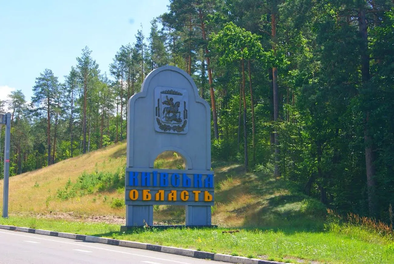 Київщина пережила майже 10-годинну нічну атаку рф: є постраждалий та руйнування