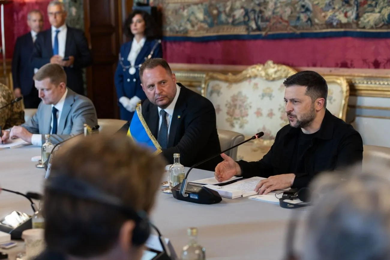 Зеленський прибув на конференцію з відновлення України в Римі
