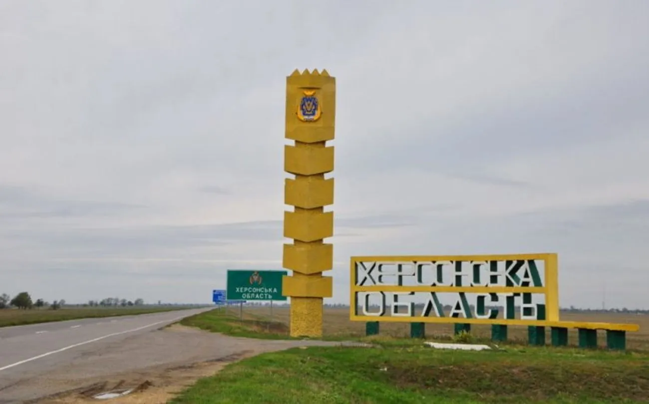 росіяни атакували дроном цивільне авто на Херсонщині, є постраждалий