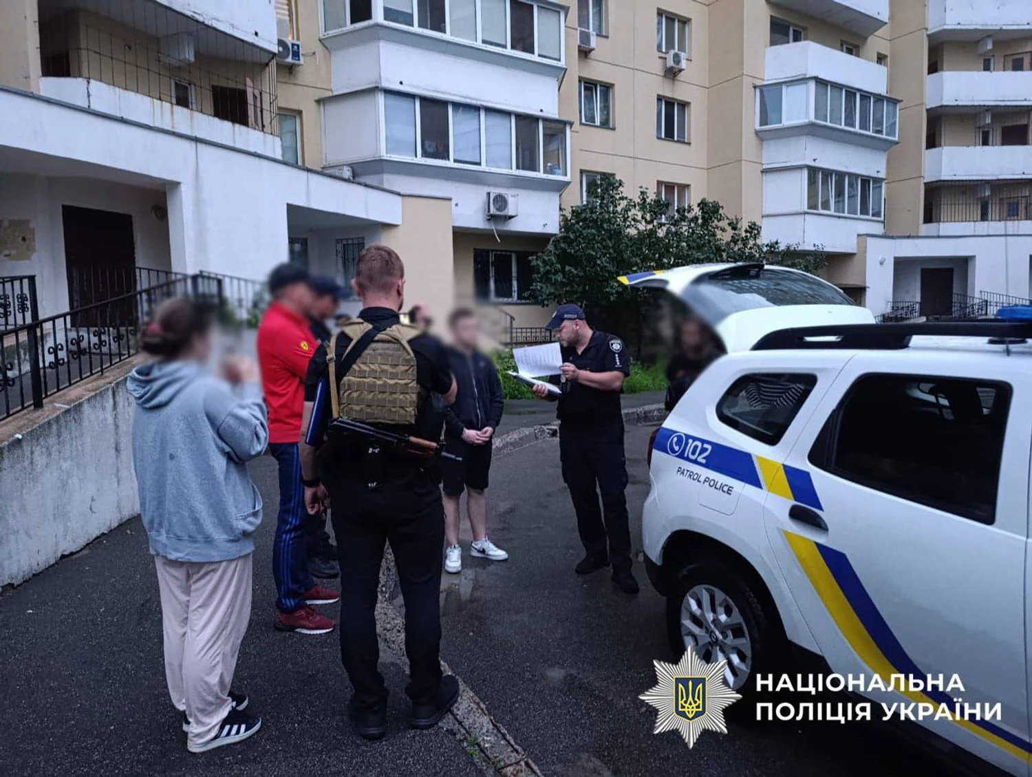 На столичній Троєщині сталася стрілянина через зауваження про парковку: є поранений, стрілка затримали