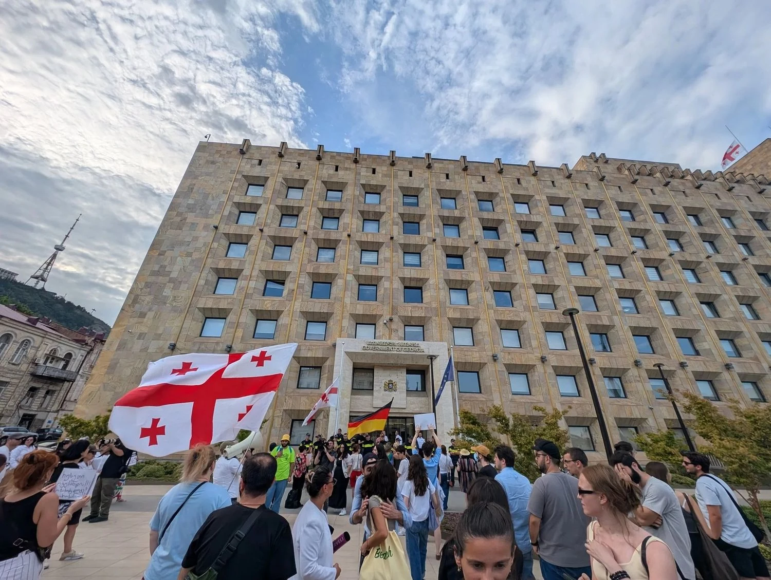 "Війну розпочала росія": активісти вийшли на протест у Тбілісі після заяв прем