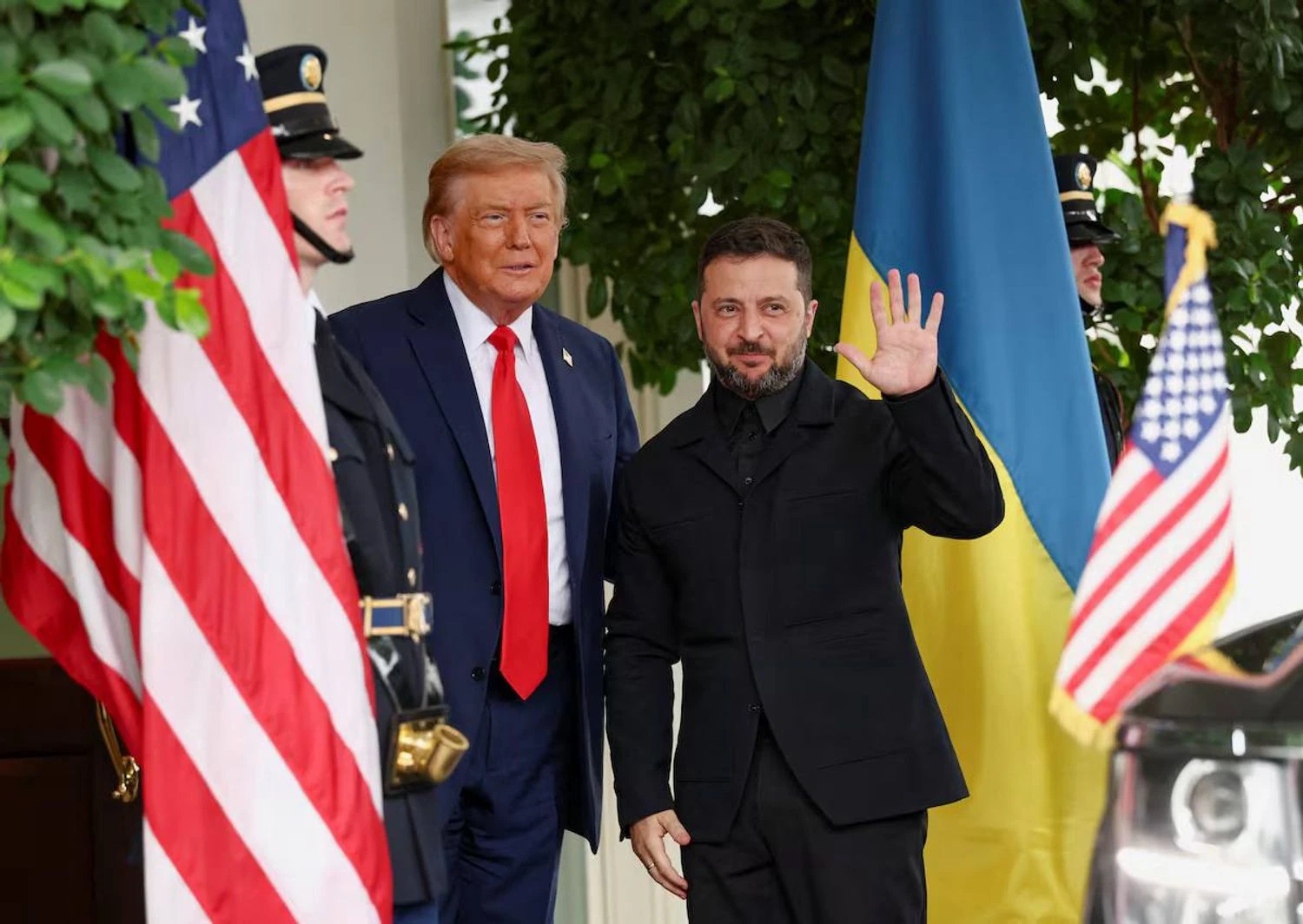 Зеленський змінив стиль для зустрічі з Трампом: чорний костюм став