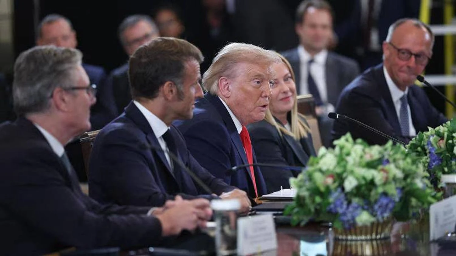 Трамп скасував відпустку через перемовини: Зеленський та путін вже