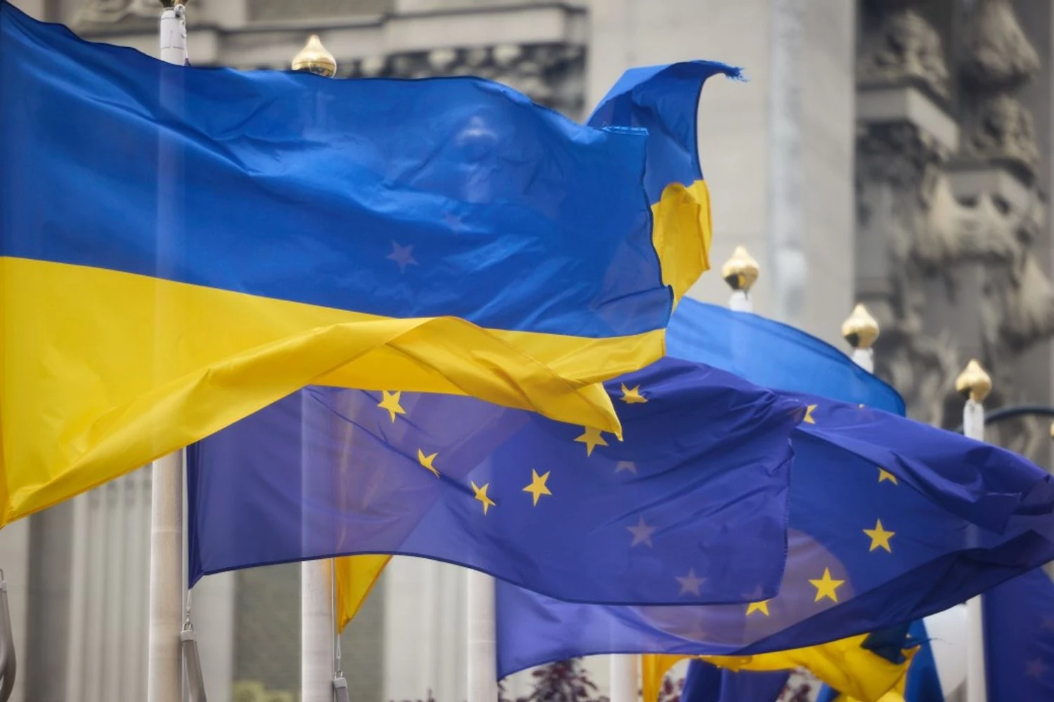 Брюссель розглядає додаткові €25 млрд активів рф по всьому ЄС у межах “репараційного кредиту” для України – Politico