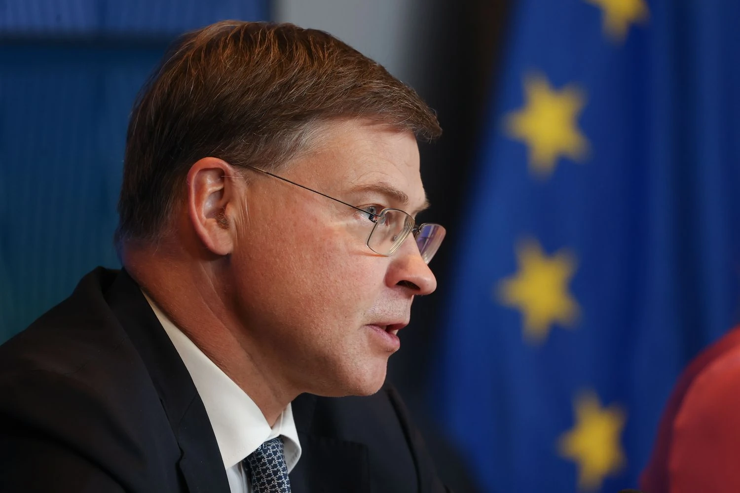 США підтримують нову програму МВФ та ініціативу ЄС щодо “репараційного кредиту” для України – єврокомісар