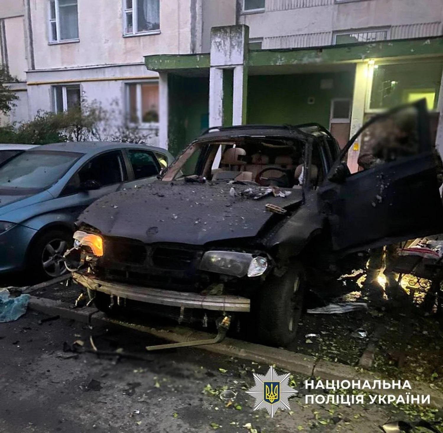 У Києві вибухнув BMW X3, попередньо через закладену вибухівку: поліція і СБУ встановлюють обставини
