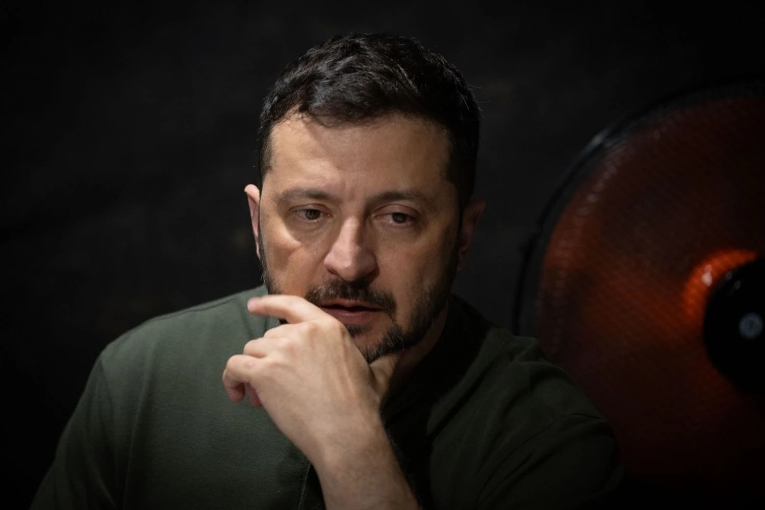 Зеленський пояснив, чим путін постійно намагається