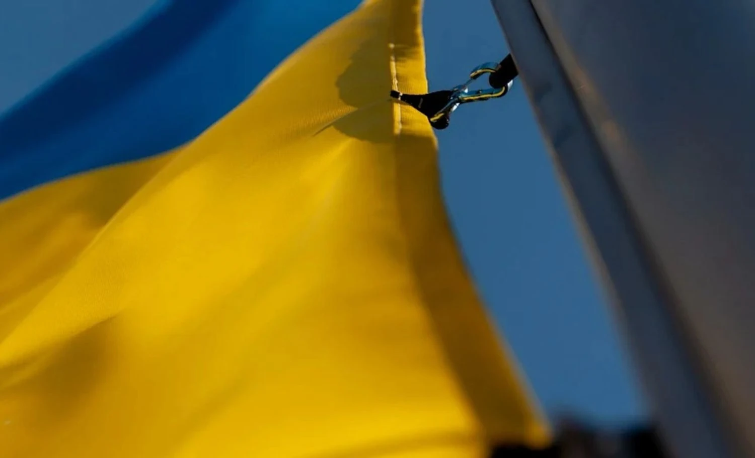 Прапор України зірвали з почесного консульства в польському Перемишлі