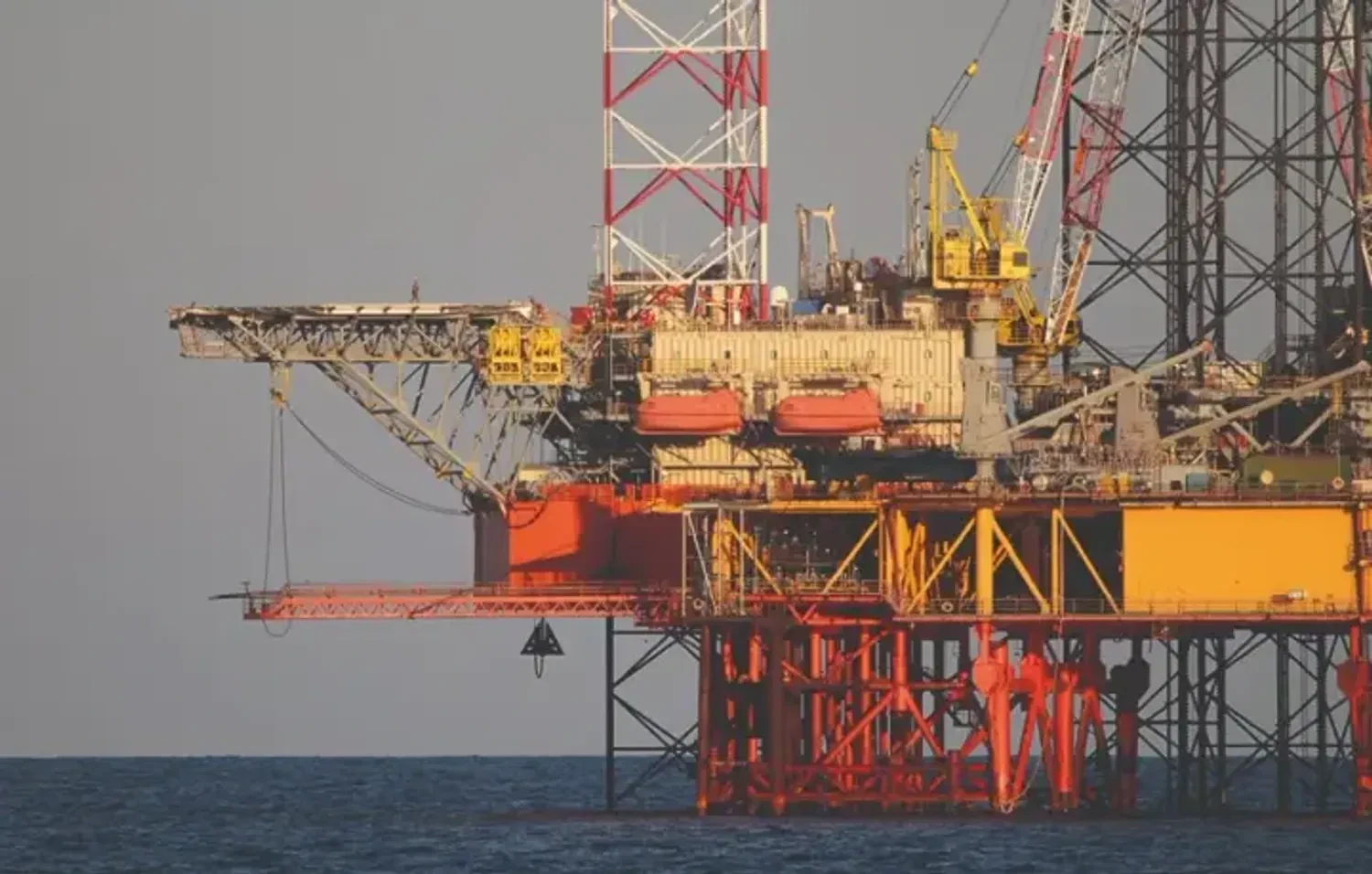 ВМС України знищили елітний спецпідрозділ рф на одній з бурових вишок: відео