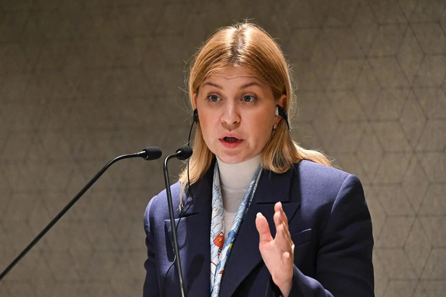 Україна веде