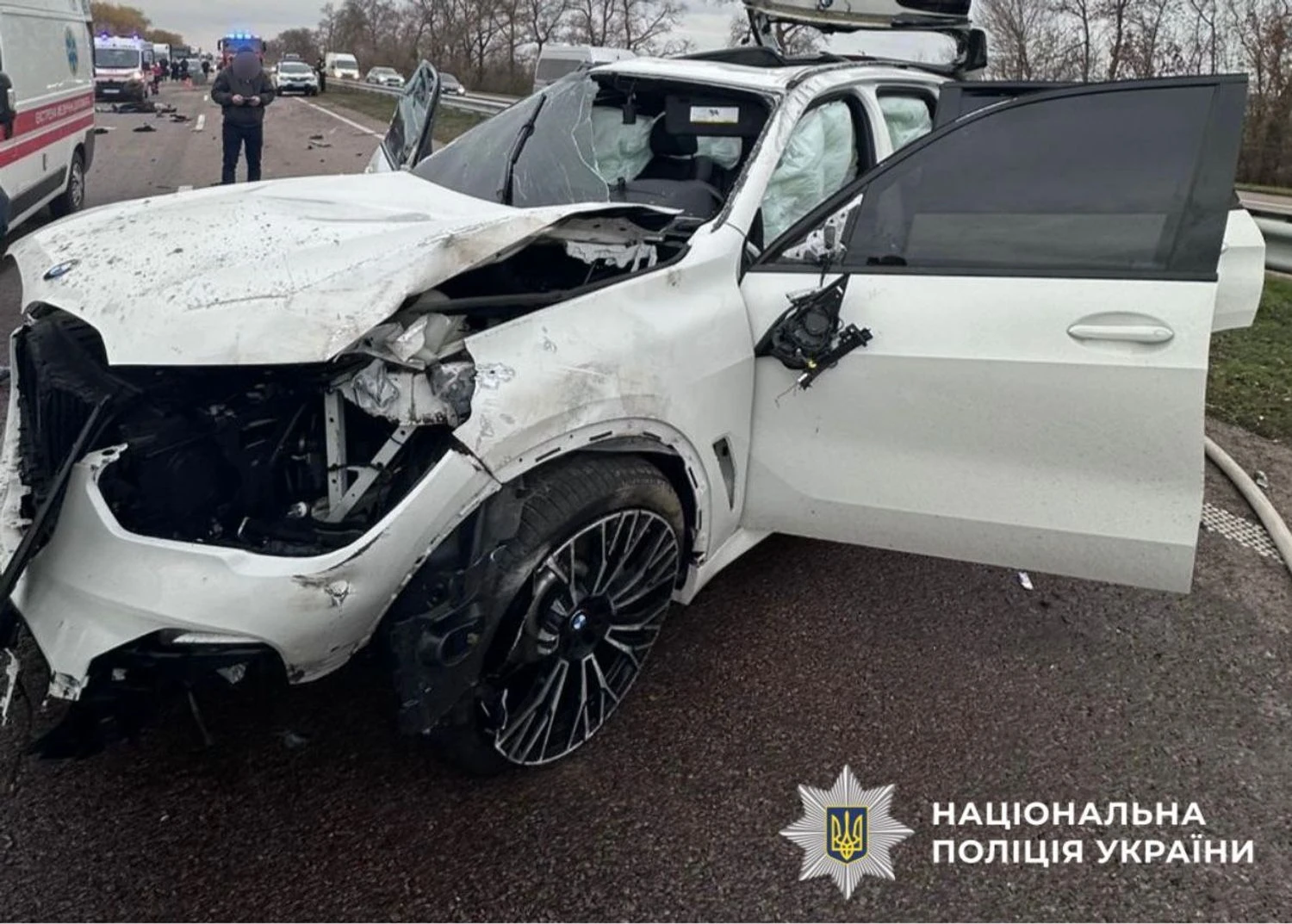 BMW X5 перекинувся кілька разів: іноземець з пасажиром на смерть розбилися у ДТП на трасі за Києвом