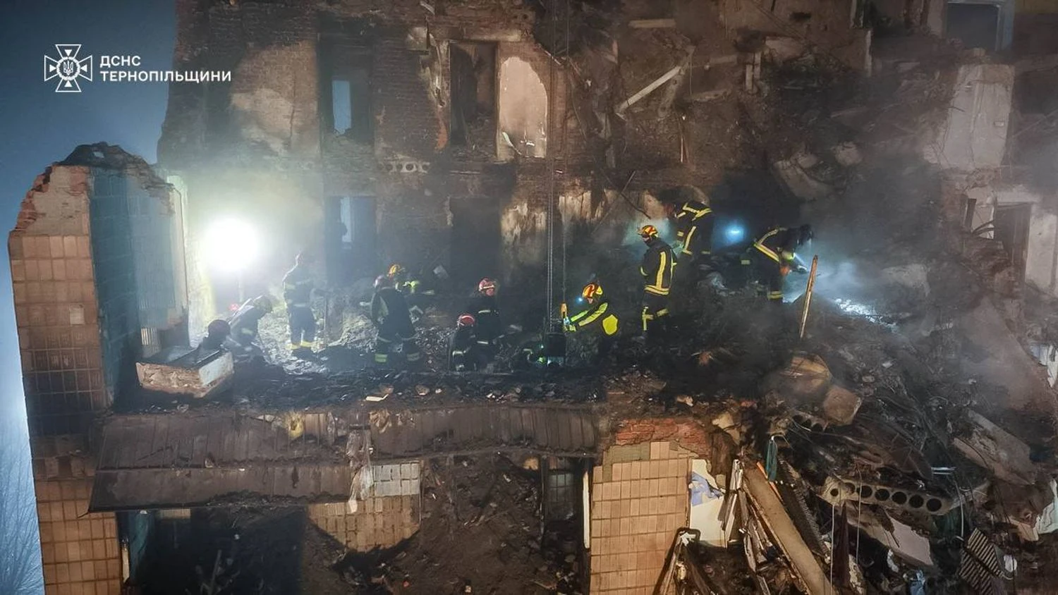 У Тернополі третю добу тривають пошуки після атаки рф: досі немає зв