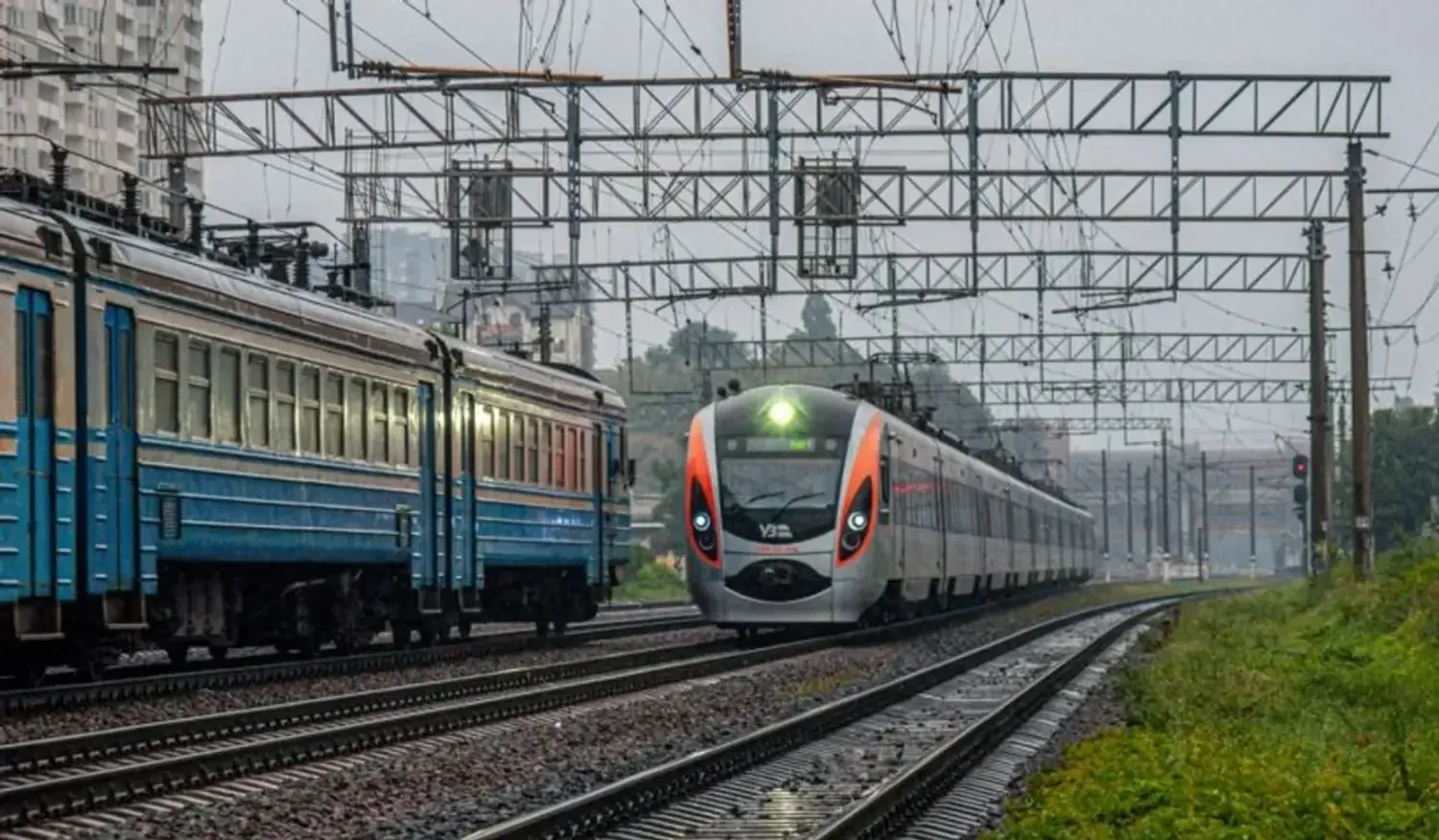 “Укрзалізниця” прискорила поїзди до Варшави: змінено графік руху