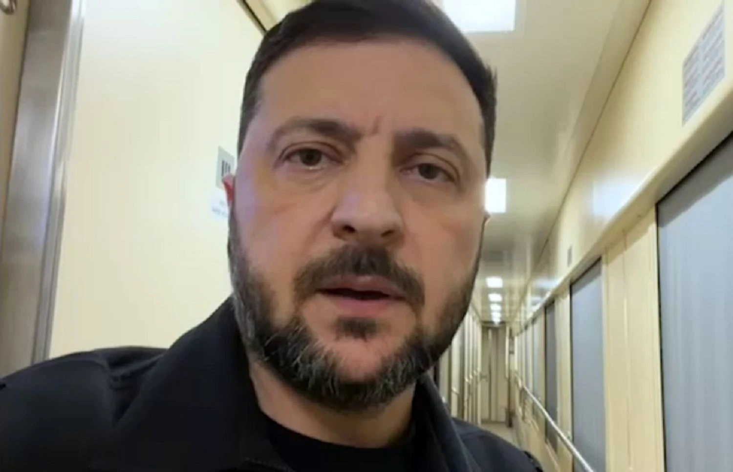 "Конструктивна, хоч і непроста": Зеленський розповів про розмову з американцями та поділився планами на тижденьПрезидент України наступного тижня відвідає Лондон і Брюссель для обговорення безпекових питань, підтримки стійкості та пакетів
захисту. Українська делегація провела розмови з представниками президента США, "продовжуємо працювати".Політика • 21:57 • 1388 перегляди