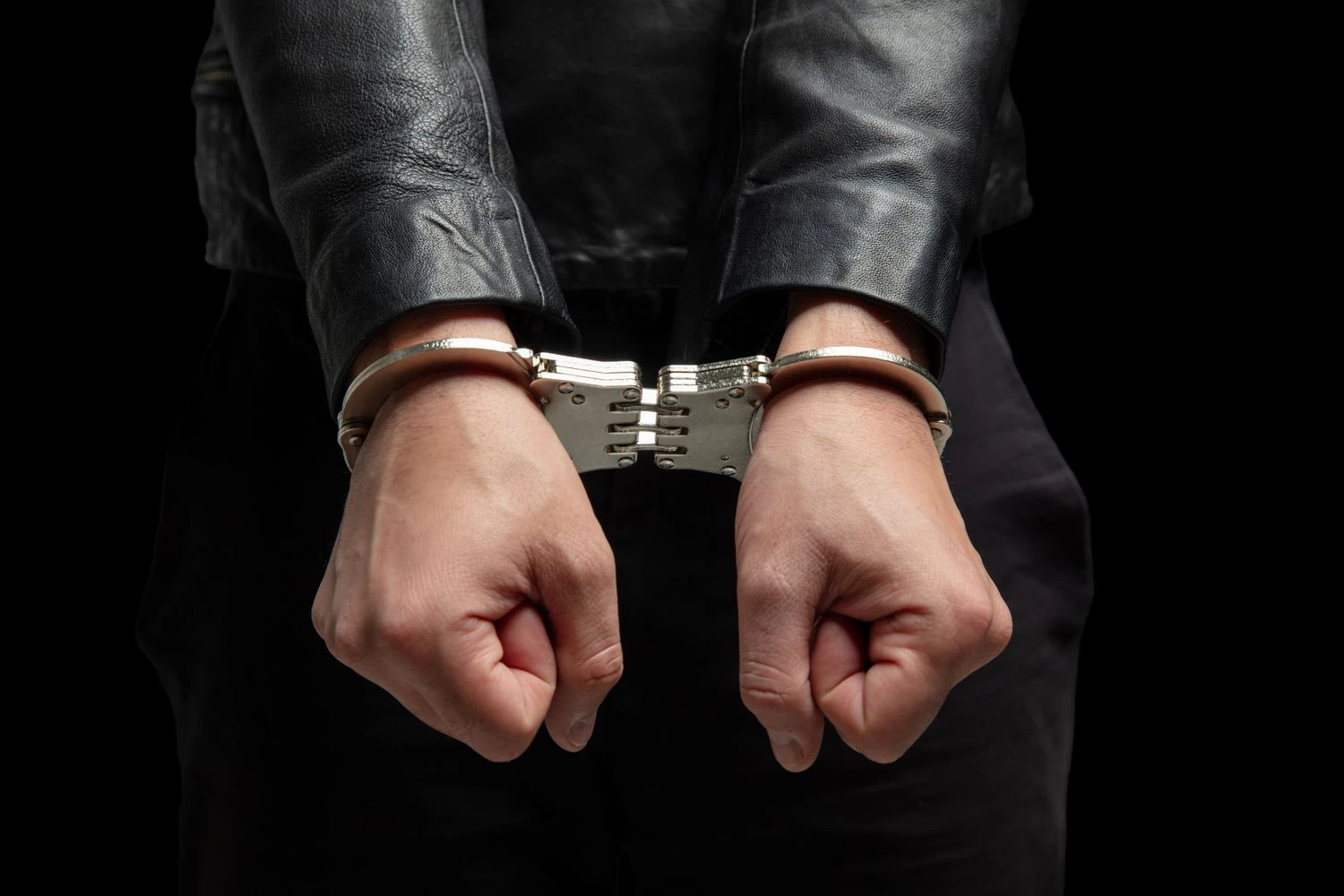 Польща затримала розшукуваного Україною росіянина за розкопки на окупованих територіях: очікує запит на екстрадицію