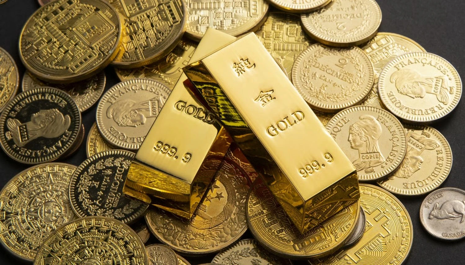 Золото стабілізувалося на рекордному рівні: ринок очікує дані з США та наслідки подій у Венесуелі