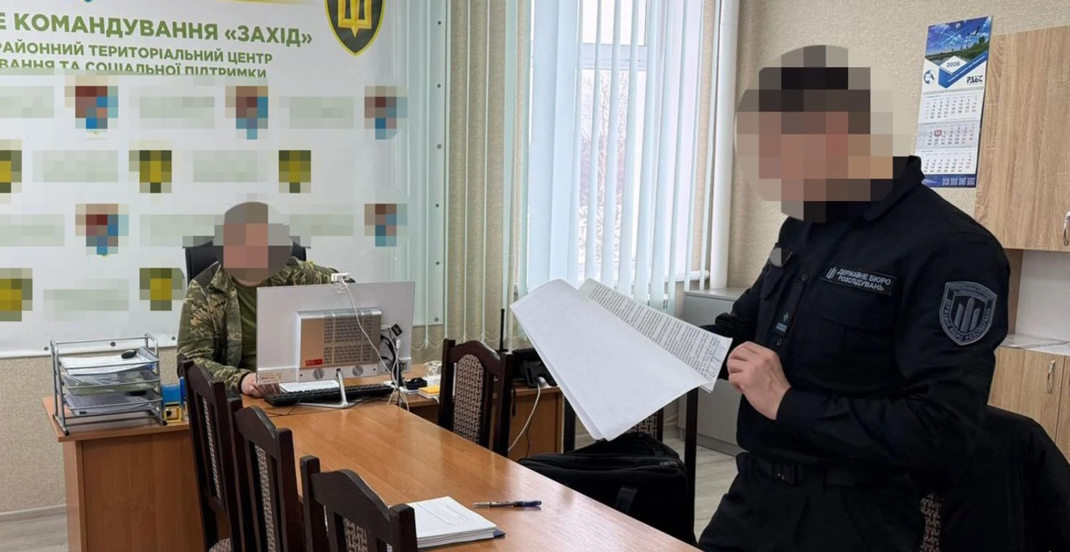 Брав хабарі навіть автомобілями: ДБР повідомило про підозру посадовцю Рівненського ТЦК