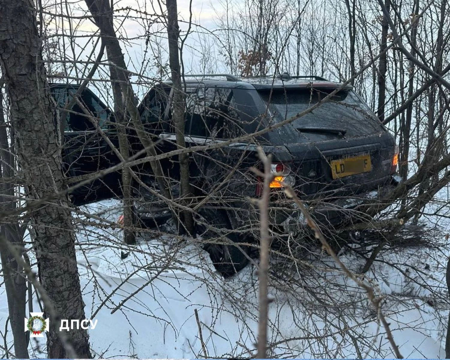 Водій Range Rover травмував прикордонника під час спроби прориву кордону - ДПСУ