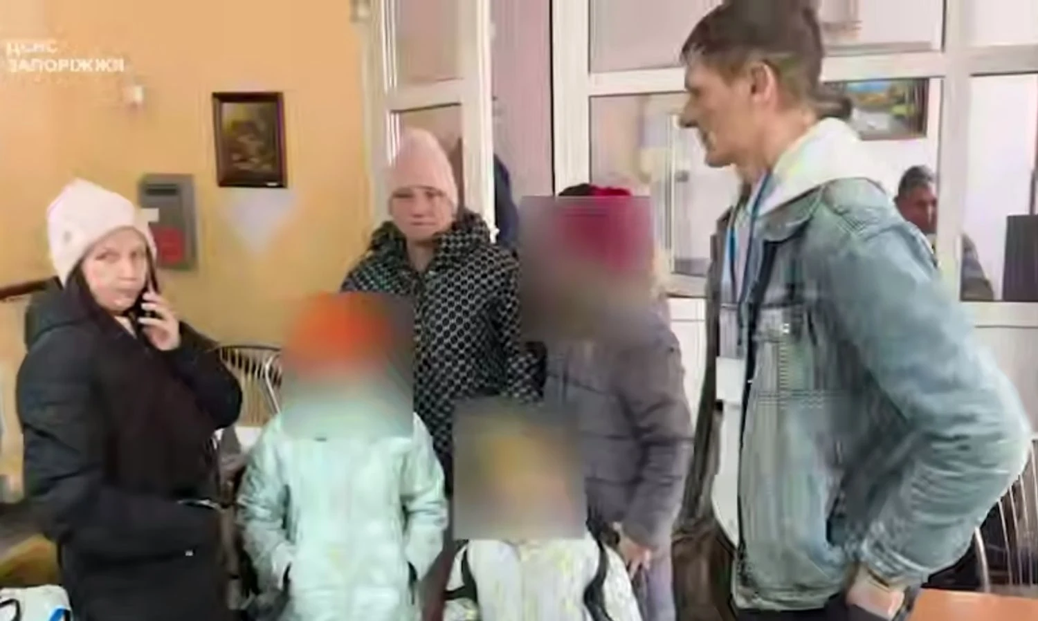 Під безперервні вибухи: 11 людей, включаючи 6 дітей, евакуйовано із Запорізької області