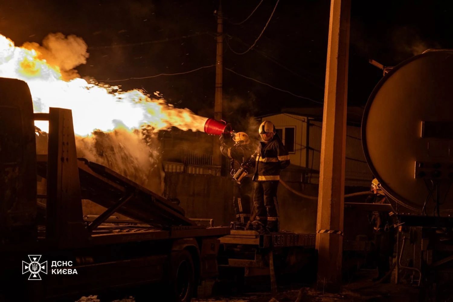 “Не можна зволікати з ППО, не можна заплющувати очі на ці удари”: Зеленський відреагував на атаку рф понад 370 дронами та 21 ракетою