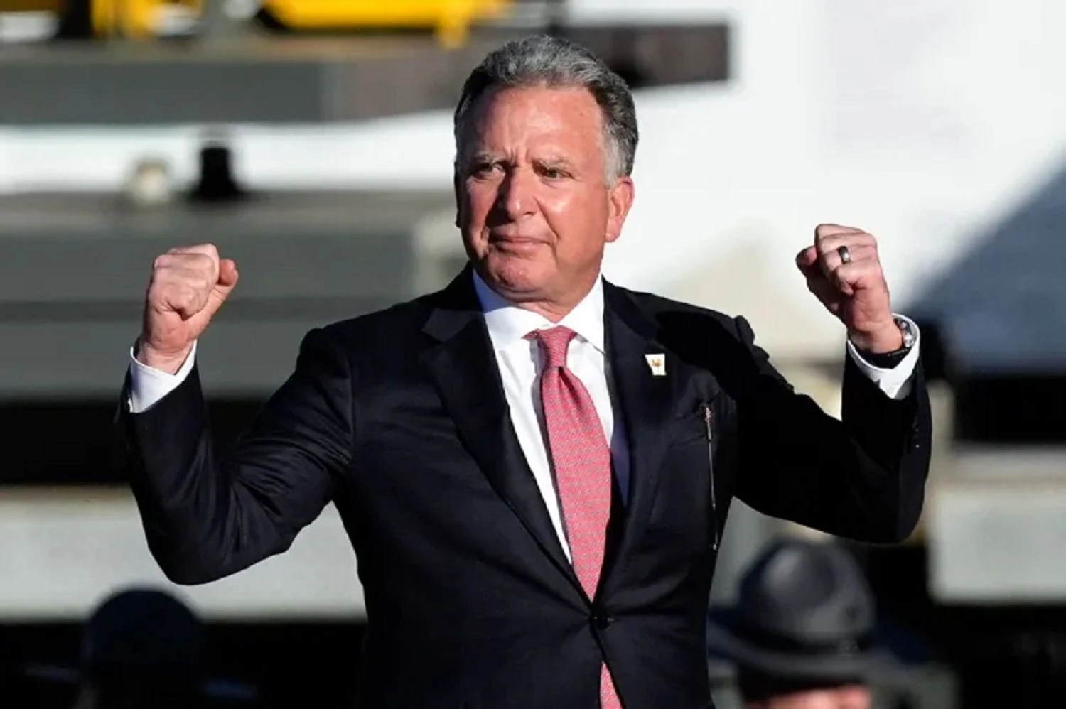 "Дуже конструктивні": Віткофф прокоментував тристоронні переговори між Україною, рф та СШАСпецпосланець Дональда Трампа Стів Віткофф назвав "дуже конструктивними" переговори між делегаціями України, рф та США в Абу-Дабі. Він підтвердив нову зустріч наступного тижня.Політика • 25 січня, 00:41 • 17403 перегляди