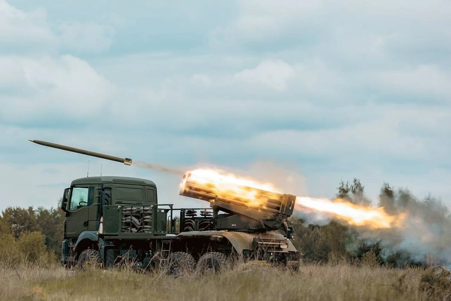 Генштаб підтвердив ураження нафтобази й інших логістичних об’єктів ворога на окупованих територіях