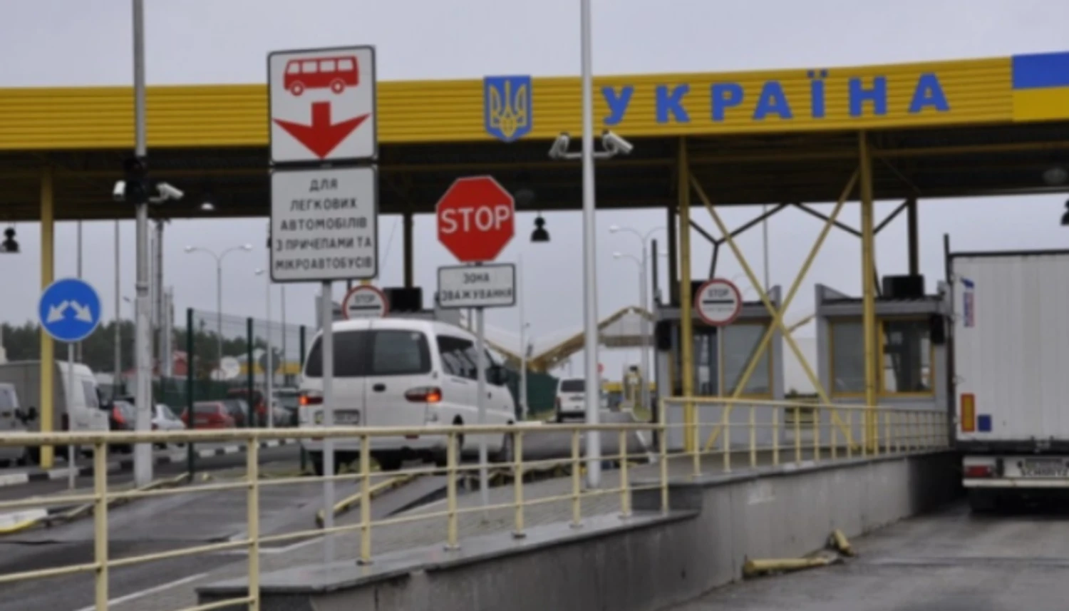 На кордоні з Молдовою чоловік намагався виїхати з України під виглядом бабусі