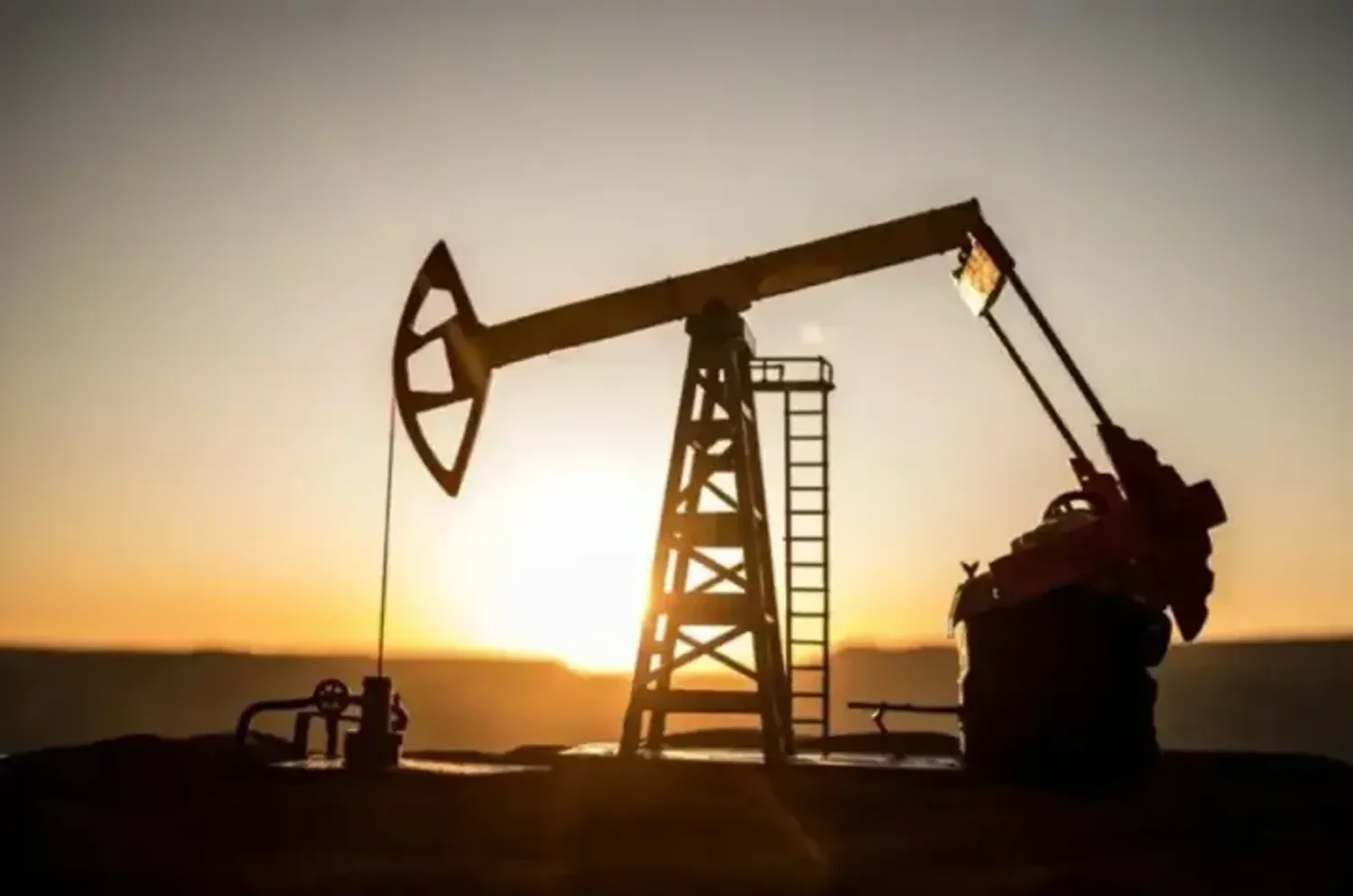 Війна проти Ірану рятує економіку рф через ріст цін на нафту - Politico