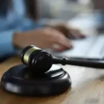 Завдали збитків на 10 тис. доларів - посадовців Автомобільних доріг України викрили на хабарі