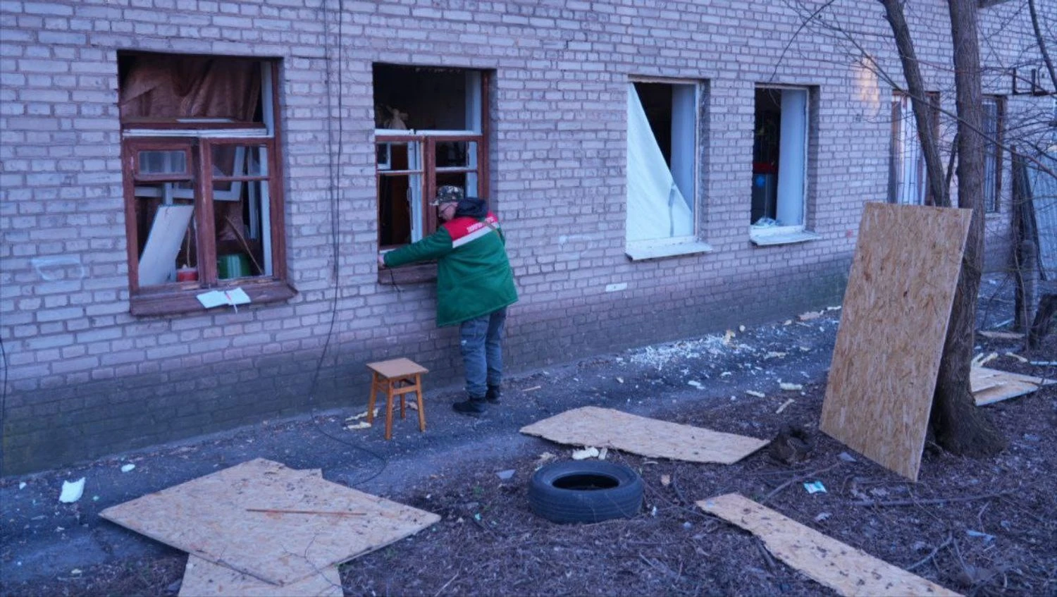 Атака рф на Запоріжжя і область 11 березня – кількість постраждалих і руйнувань зрослаЧерез атаку рф у Запоріжжі постраждали шість осіб та пошкоджено 15 будинків. Окупанти скинули керовані авіабомби на місто та
Запорізький район.Суспільство • 15:49 • 2136 перегляди