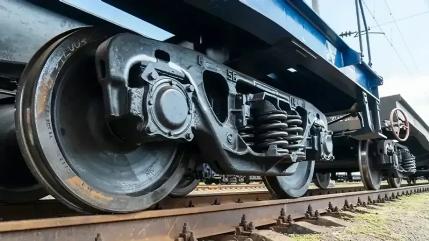 росія атакувала тепловоз на Чернігівщині та поранила машиніста з помічником