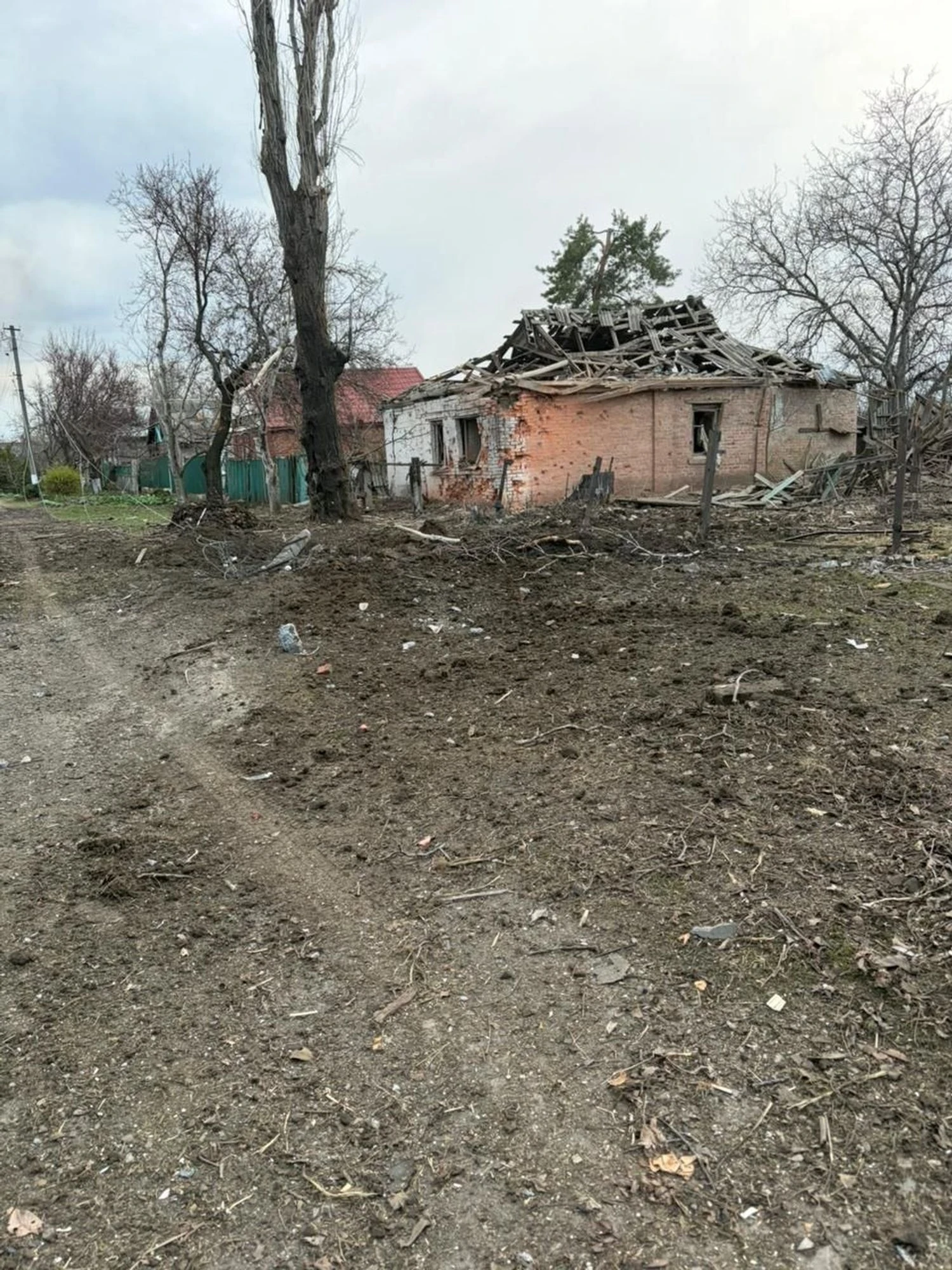 рф повторно атакувала Краматорськ авіабомбами: троє людей загинули, серед поранених – підлітокРосійські війська вдруге за день атакували місто керованими авіабомбами. Загинули троє цивільних, серед поранених зафіксовано
16-річного підлітка.Війна в Україні • 17:39 • 3610 перегляди