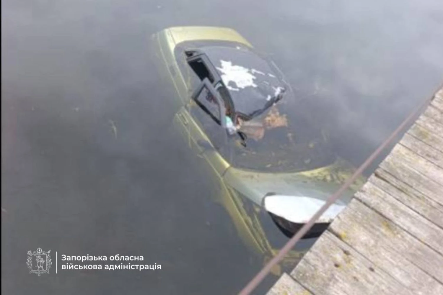 Вибухова хвиля відкинула автомобіль у річку під час атаки на Запоріжжя, є загиблий
