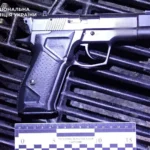 У Києві чоловік влаштував стрілянину на вулиці, є поранена