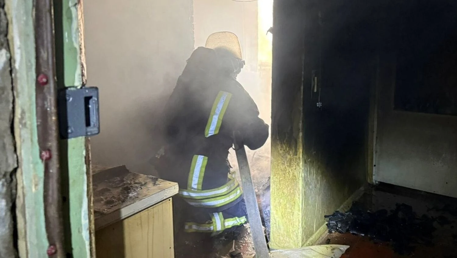 У Дружківці FPV-дрон рф влучив у дев’ятиповерхівку, сталася пожежа – ДСНС