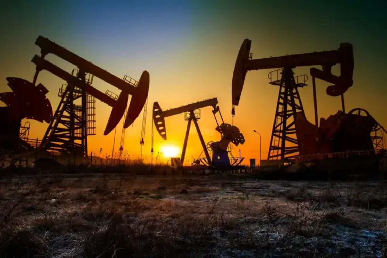 Нафта подорожчала більш ніж на 3% через нові побоювання щодо конфлікту США та ІрануЦіни на нафту Brent та WTI зросли на понад 3% через нові суперечки США та Ірану. Ринок реагує на загрозу судноплавству в Ормузькій
протоці.Економіка • 15 травня, 23:16 • 2510 перегляди