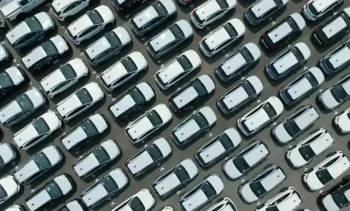 В Україні визначили бестселери серед нових авто, і кожне десяте – однієї моделіУ квітні українці придбали 6,2 тисячі нових авто, де кожна десята модель – Renault Duster. З початку року продажі зросли на 7% до
21,5 тисячі одиниць.Економіка • 4 травня, 08:15 • 2802 перегляди