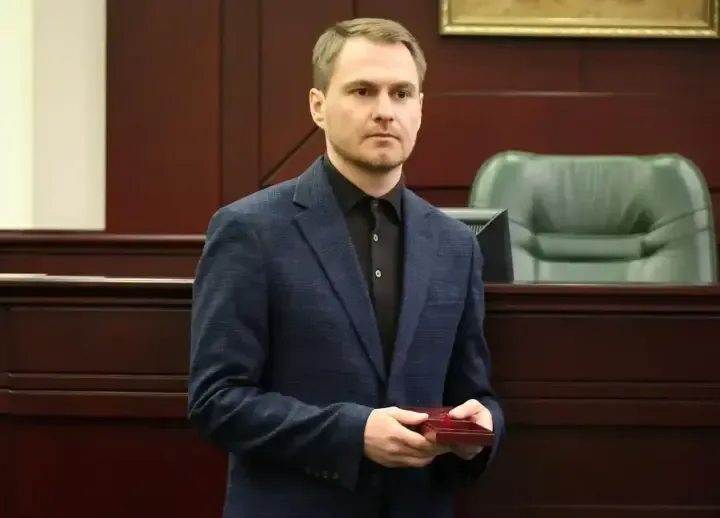 Від корупції до держзради та терактів – Кравченко назвав головні підозри за тижденьГенпрокурор Кравченко повідомив про підозри у справах щодо держзради, корупції та терактів. Викрито схеми з майном профспілок,
гумдопомогою та землею.Суспільство • 10 травня, 15:32 • 11419 перегляди