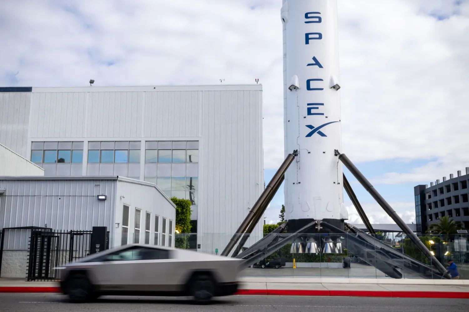 SpaceX готується до IPO з оцінкою понад $2 трлн вже в середу – Bloomberg