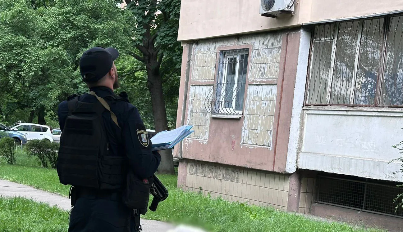 Викинув собаку з шостого поверху - киянину оголосили про підозру