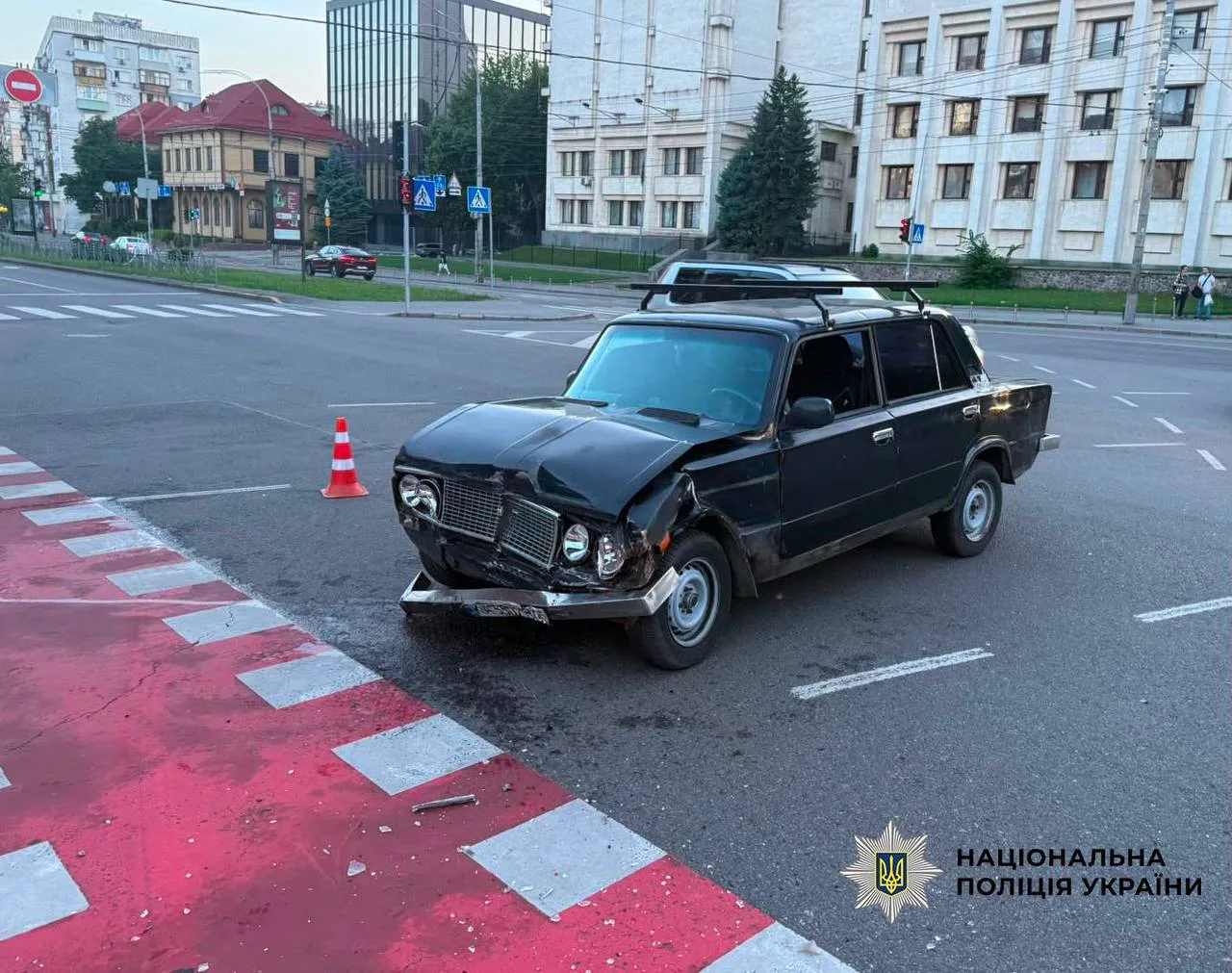 У Києві затримали водія, який спричинив смертельну ДТП у Печерському районі На Печерську водій ВАЗ спричинив зіткнення з BMW, через що загинув 49-річний пішохід. Винуватця затримали, йому загрожує до восьми
років ув’язнення.Київ • 11 червня, 07:02 • 3076 перегляди