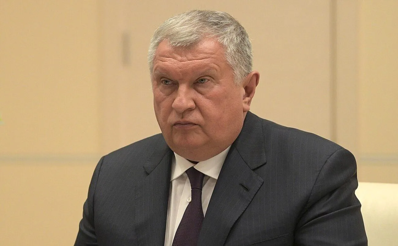 сєчін поскаржився путіну на безпрецедентні пошкодження НПЗ після ударів України