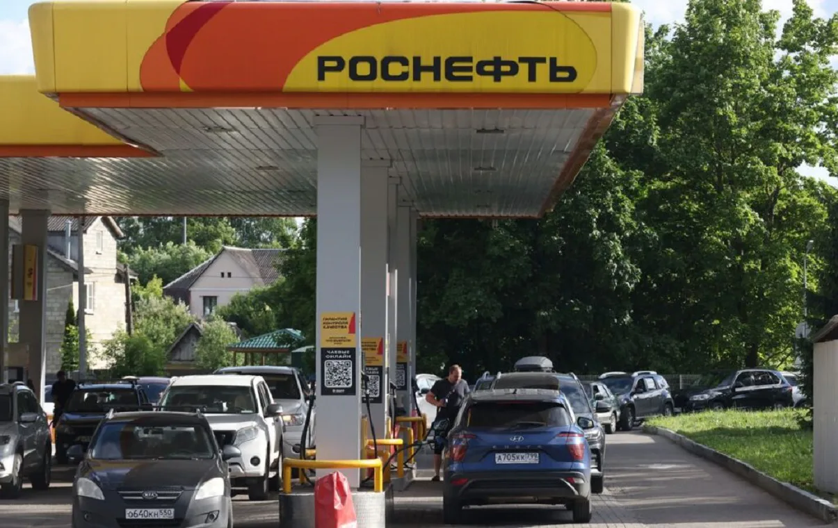 Паливний шок: ціни на бензин у росії зросли на 20% за рік - СЗР