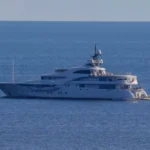 Суперяхта путіна залишає Балтійське море під охороною військових кораблів через загрозу українських дронів – ЗМІ